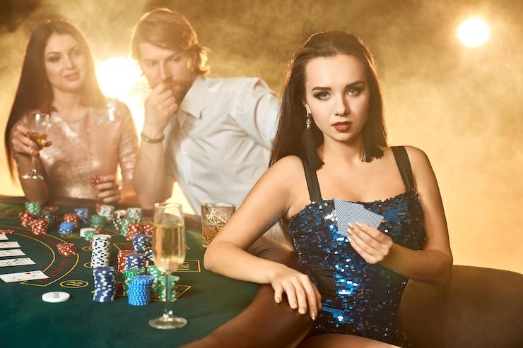 Antarmuka aplikasi mobile gajahwin menampilkan meja blackjack dealer langsung dengan studio berkualitas tinggi